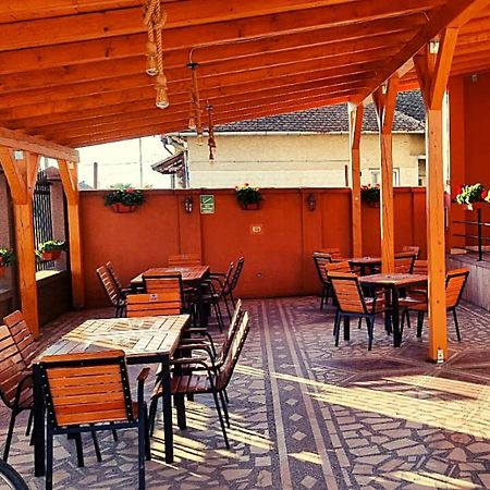 Cusali Pensiune Topolovatu Mare Exterior foto