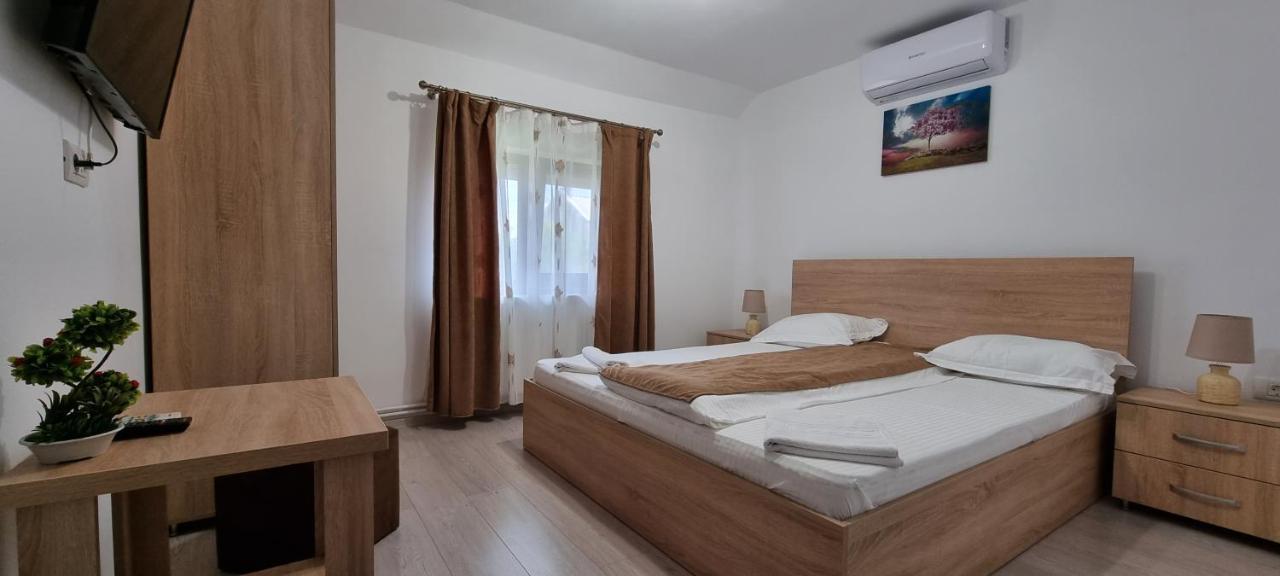 Cusali Pensiune Topolovatu Mare Exterior foto