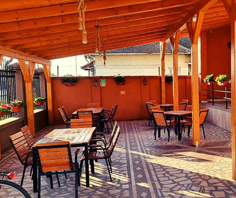 Cusali Pensiune Topolovatu Mare Exterior foto
